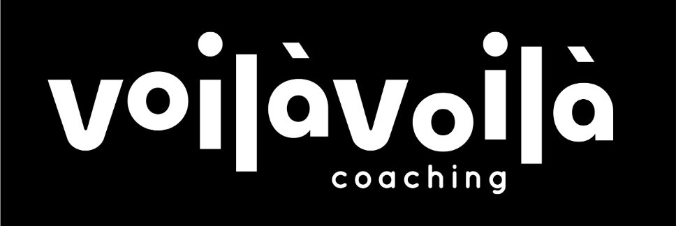 Infographie du nom du site voilàvoilà coaching avec fond noir et texte blanc